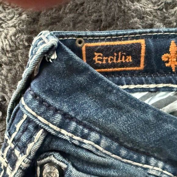 Two pairs of almost like new Rock Revival skinny jeans size 27 inseam 31. - Picture 7 of 9